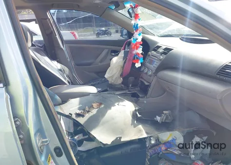 2008 Toyota Camry Le V6 z USA, uszkodzony, nr VIN 4T1BK46K98U572557